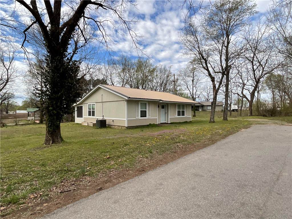 425 Buchanan - Photo 1