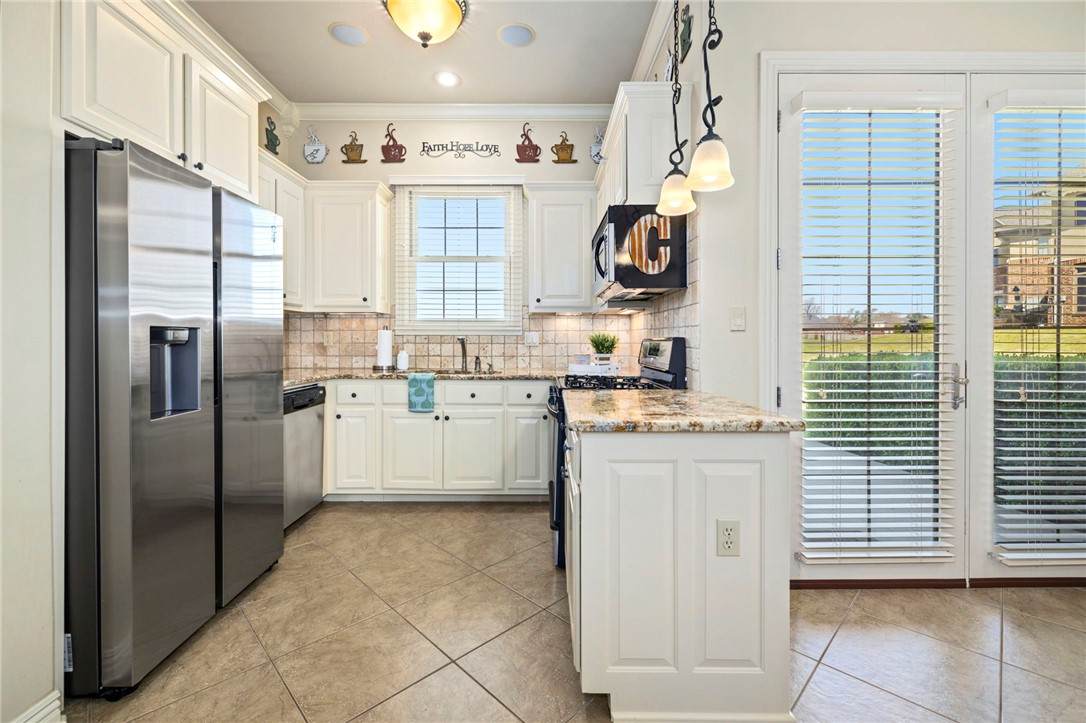 2620 Everest Avenue - Photo 1