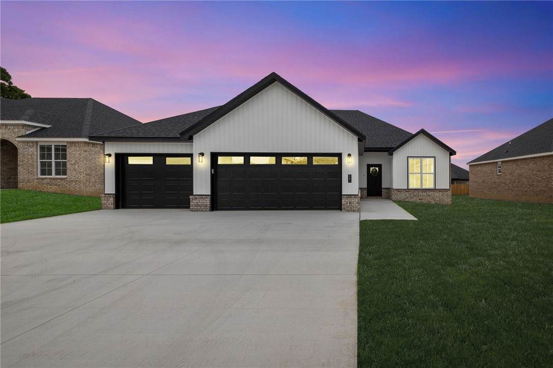 881 Buchanan Street - Photo 1