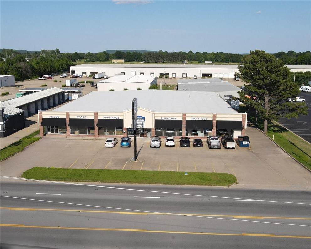 2407 Thompson Street - Photo 1