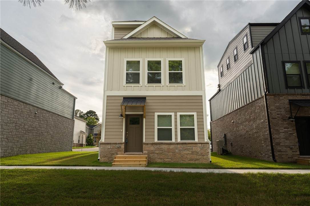 1319 Van Buren Avenue - Photo 1