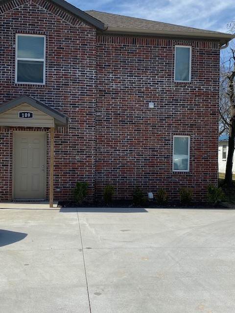 109 2nd Avenue - Photo 1