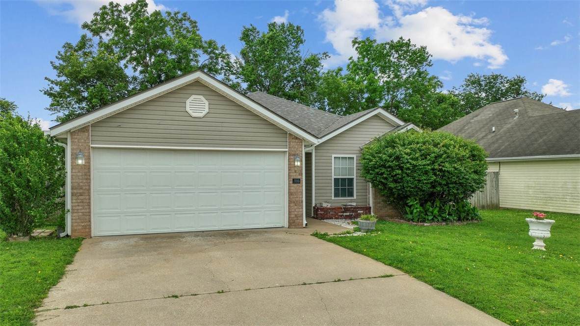 905 Arrowhead Drive - Photo 1