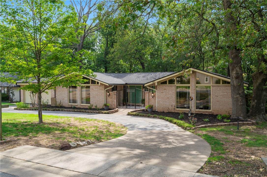 301 Dogwood Street - Photo 1