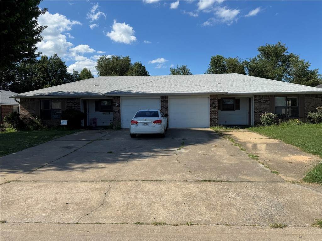 3050 A&B Adrian Avenue - Photo 1