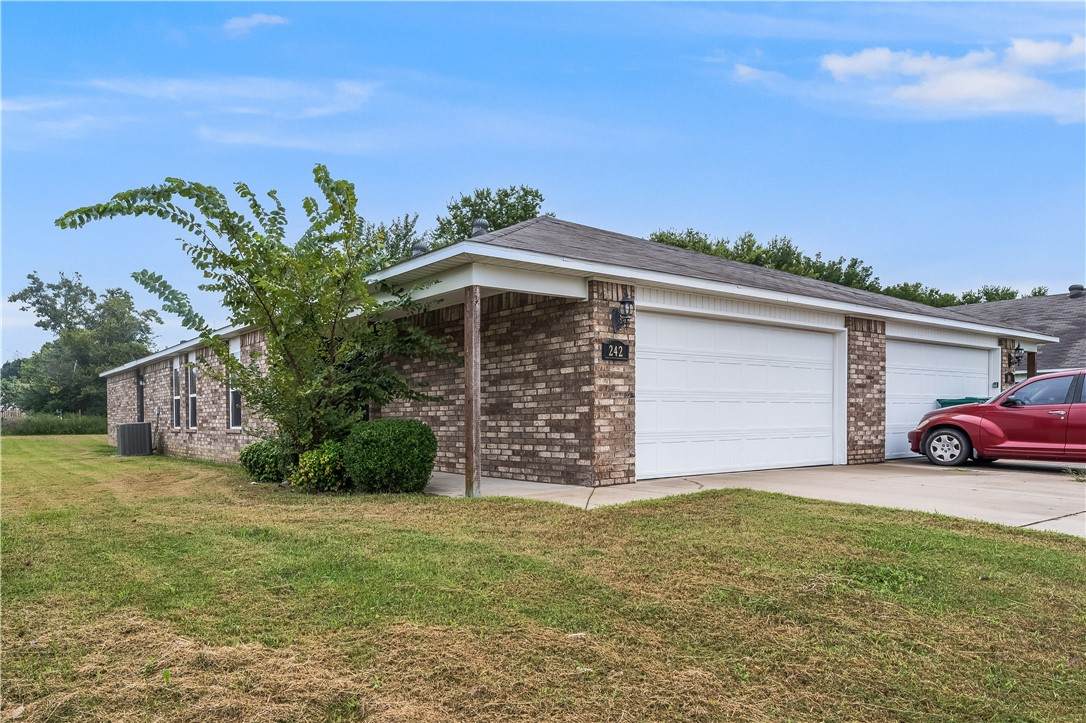 242 Marietta Way - Photo 1