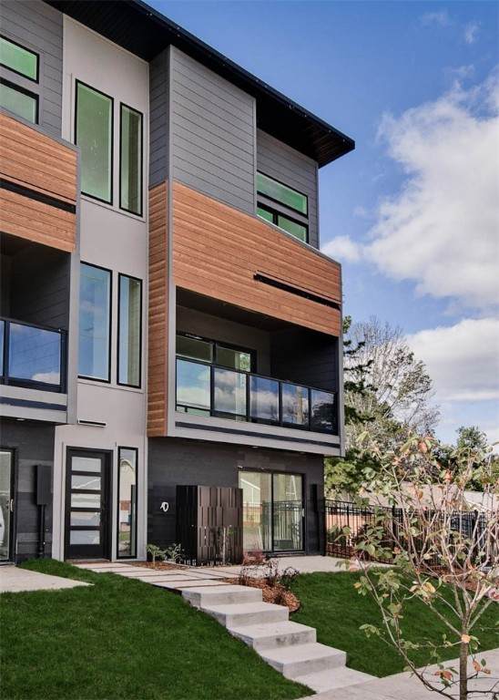 208 9th Street - Photo 1