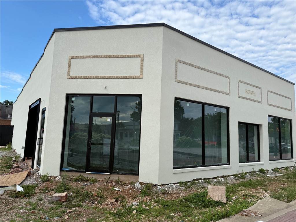 307 Emma Avenue - Photo 1