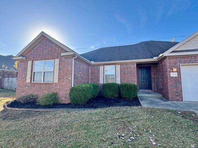 2905 Tanglewood Avenue - Photo 1