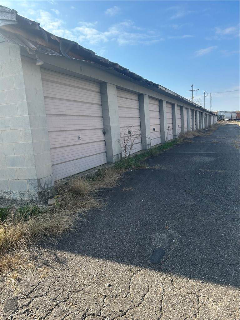 000 Parkway Avenue - Photo 1