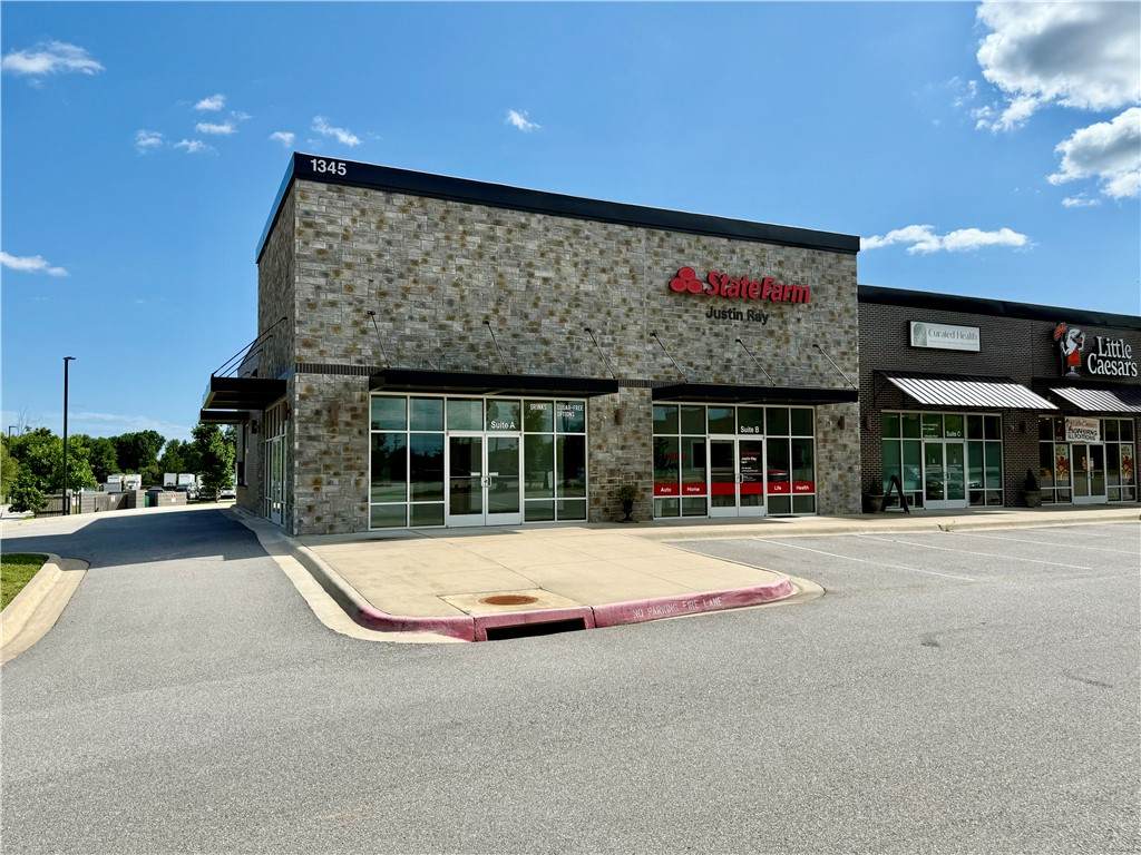 1345 Henri De Tonti Boulevard - Photo 1