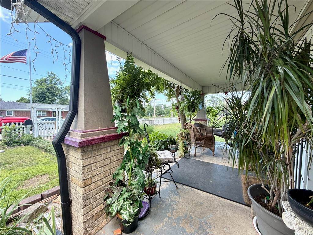 428 Locust Street - Photo 1