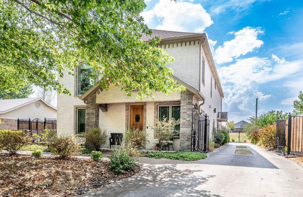 1383 Heritage Avenue - Photo 1