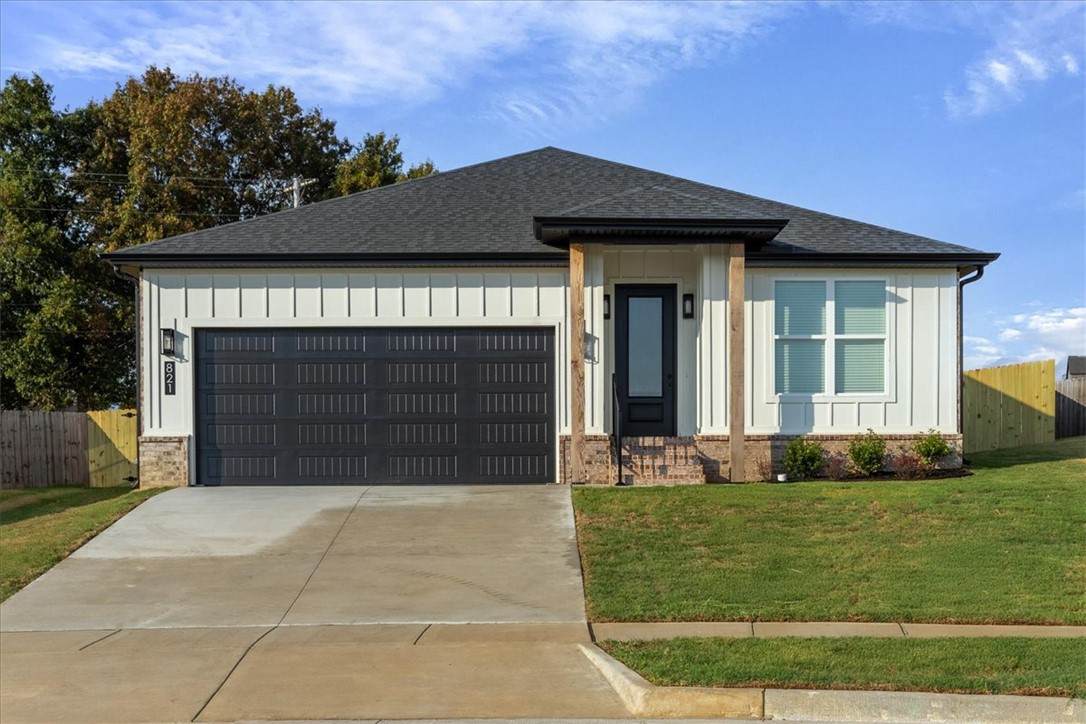 821 Pinnacle Street - Photo 1