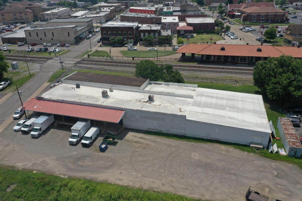 301 Commerce Avenue - Photo 1