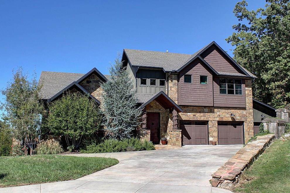 2718 Emerald Avenue - Photo 1