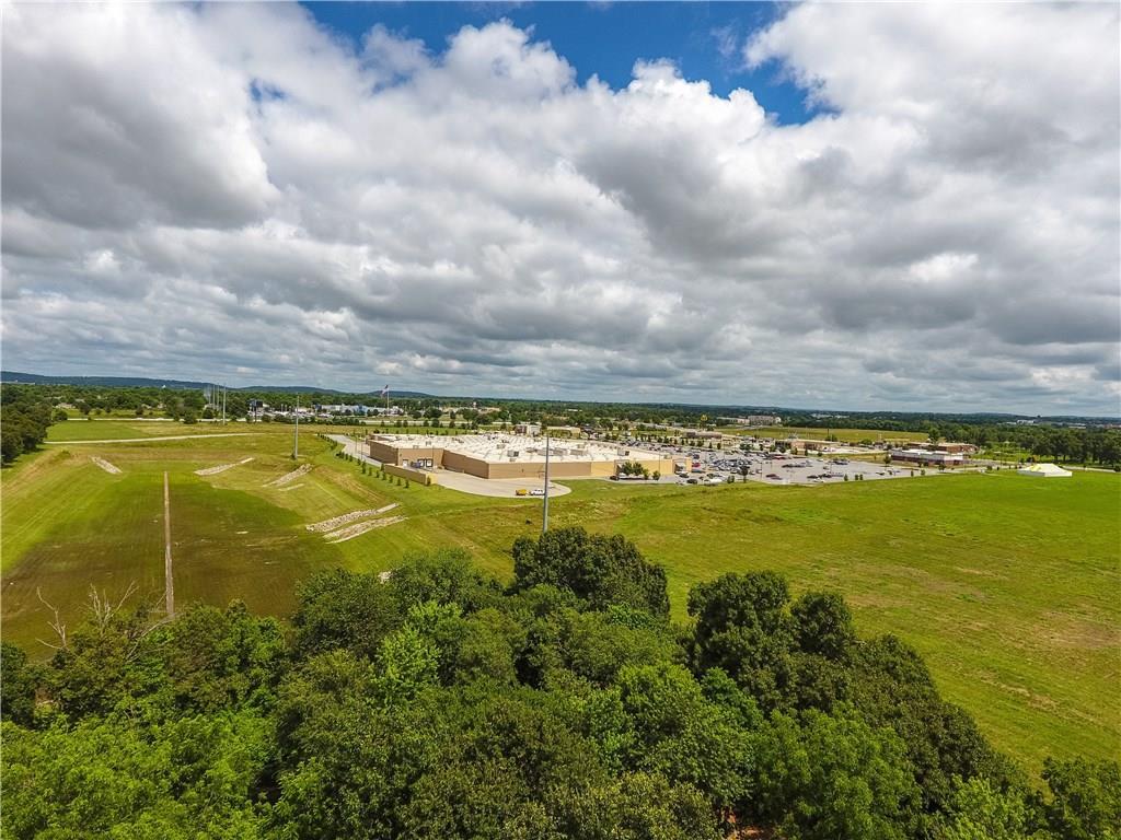 1309 N Oak Grove Rd - Photo 1