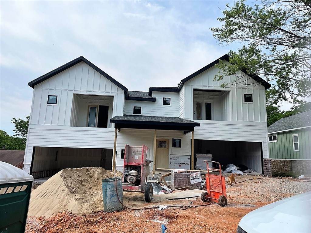 215 Center Street - Photo 1