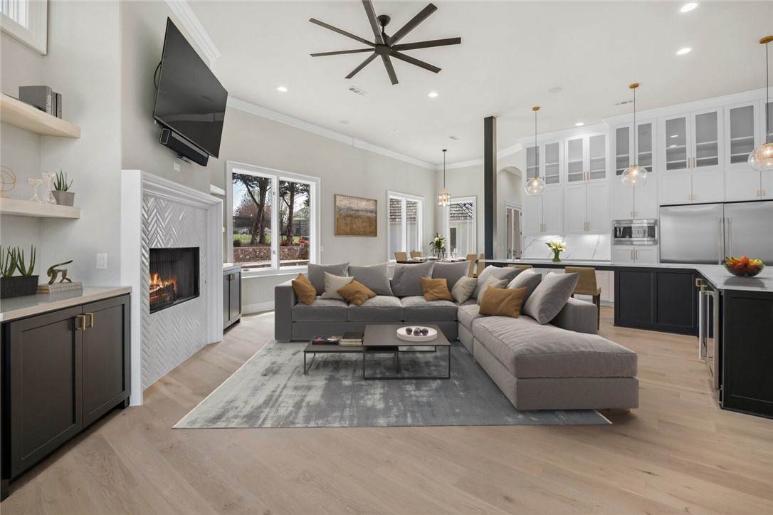 84 Champions Boulevard - Photo 1
