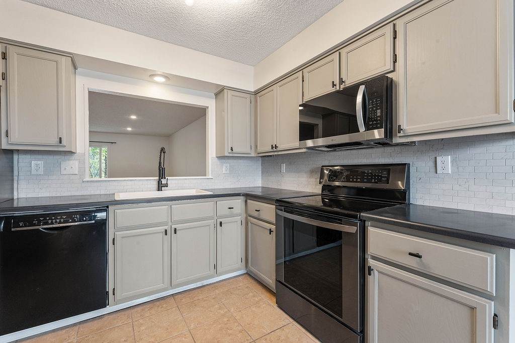 16 Eleanor Lane - Photo 1