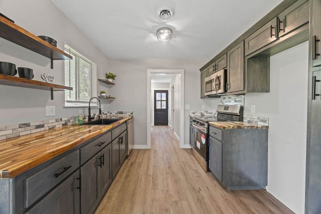 1004 30th Street - Photo 1