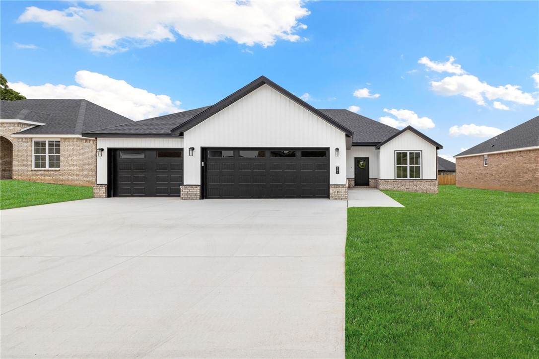 881 Buchanan Street - Photo 1