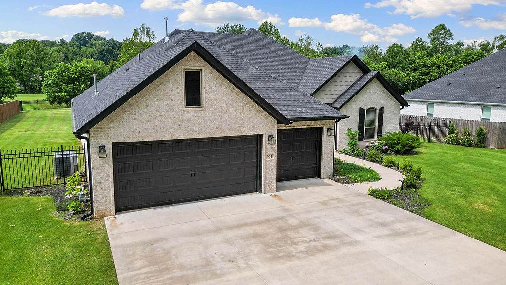 901 Sugar Creek Road - Photo 1