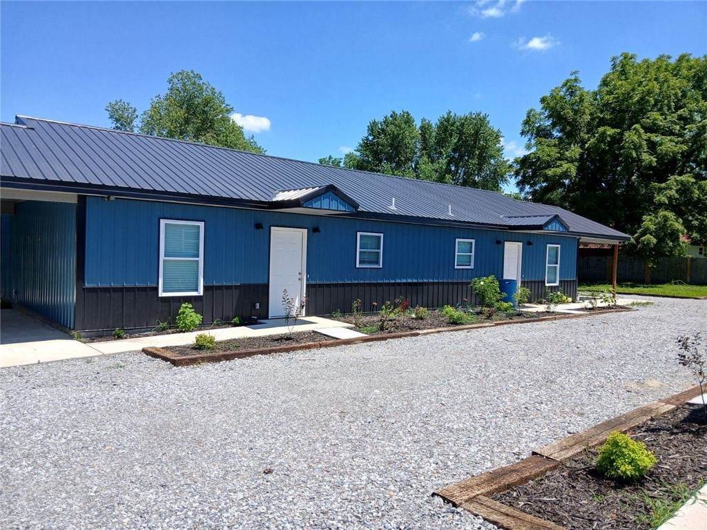 168 Doughty - Photo 1