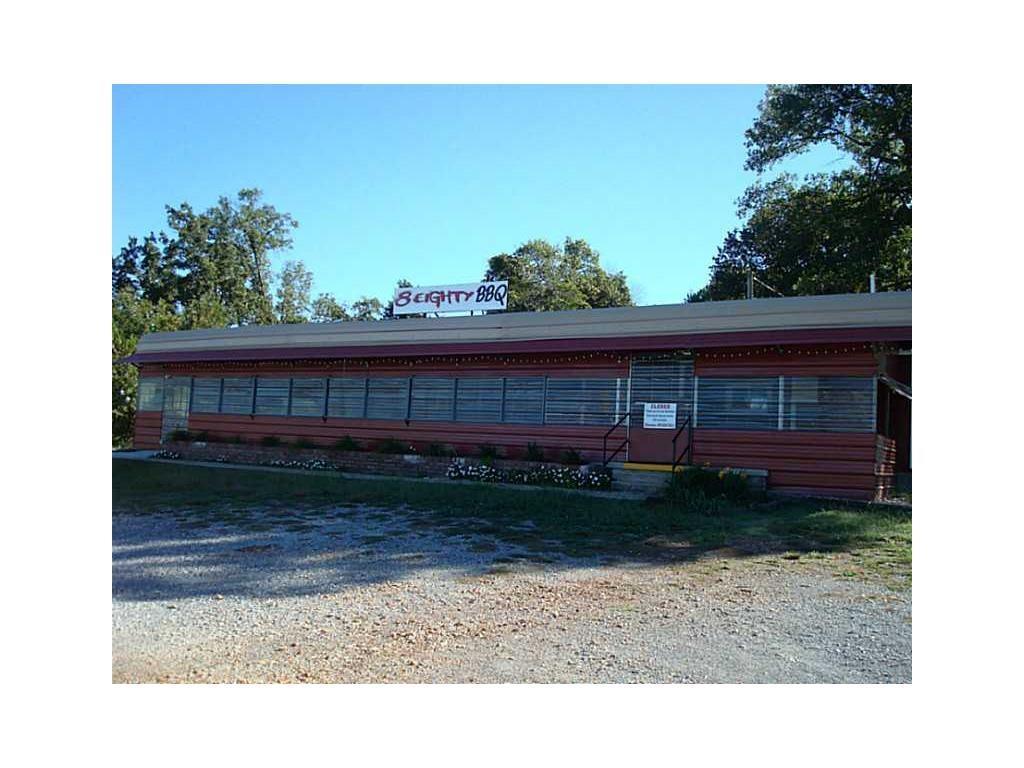 880 Gentry Blvd - Photo 1