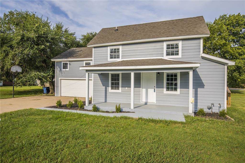 2202 Elm St - Photo 1