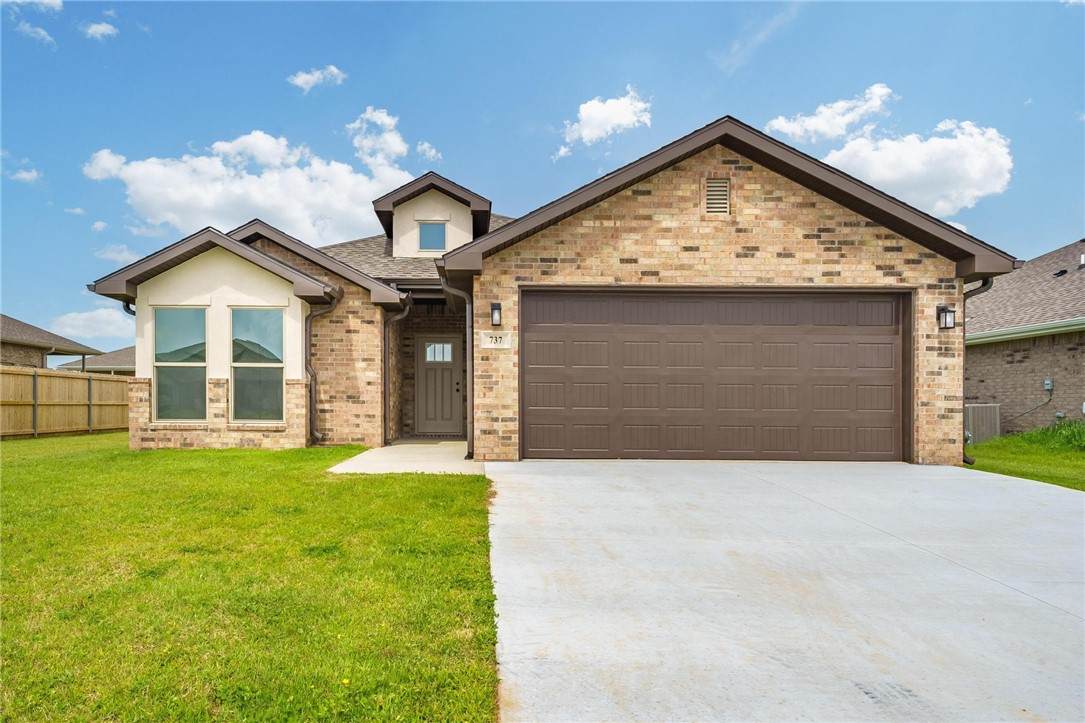 737 Lewis Street - Photo 1