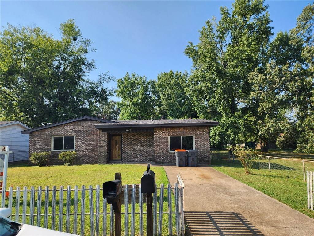 1002 F Street - Photo 1