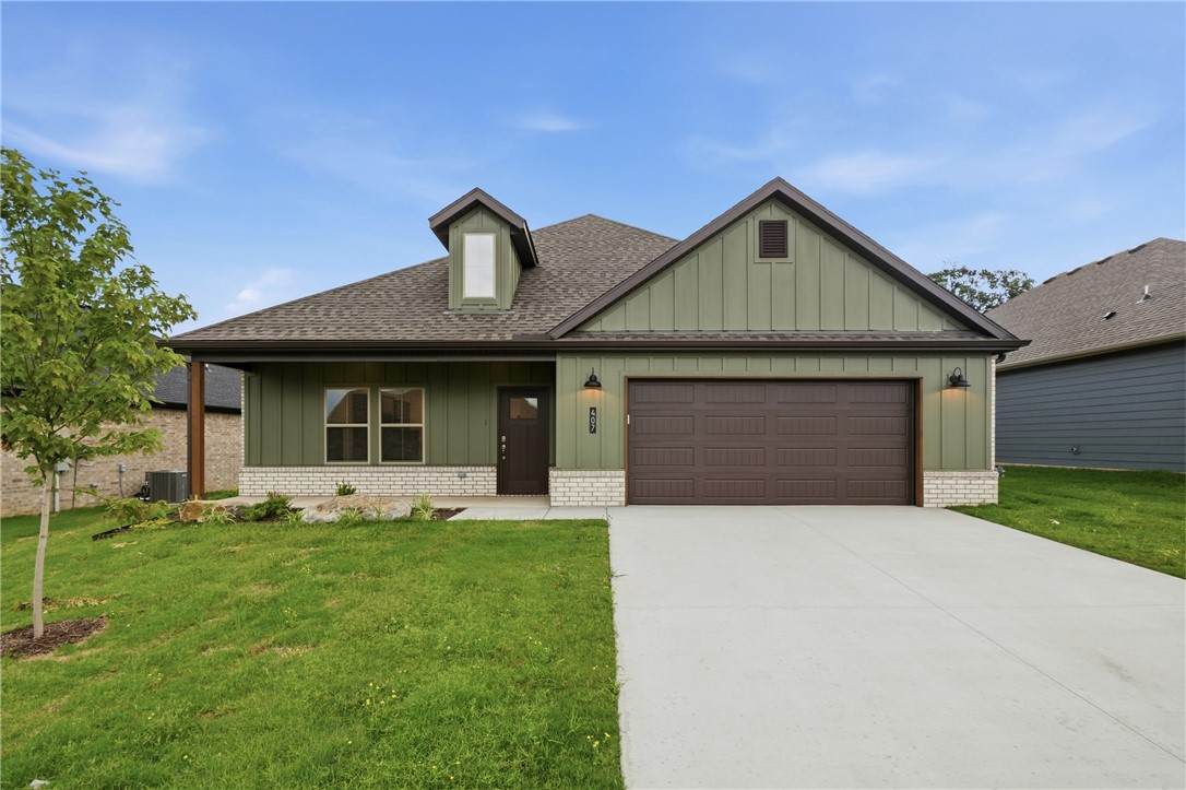 407 Hondo Street - Photo 1