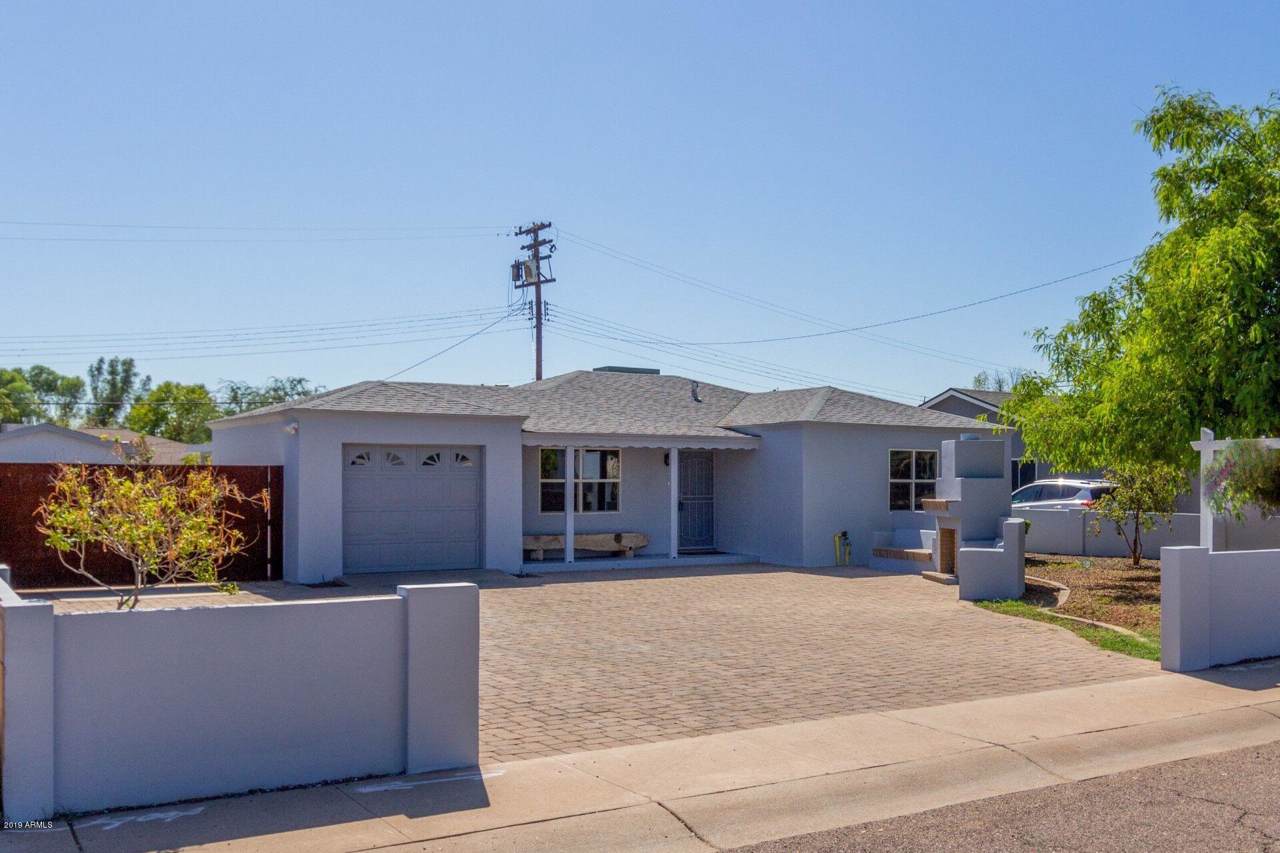1543 Glenrosa Avenue - Photo 1
