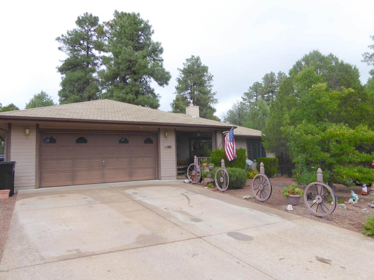 404 Sherwood Drive - Photo 1