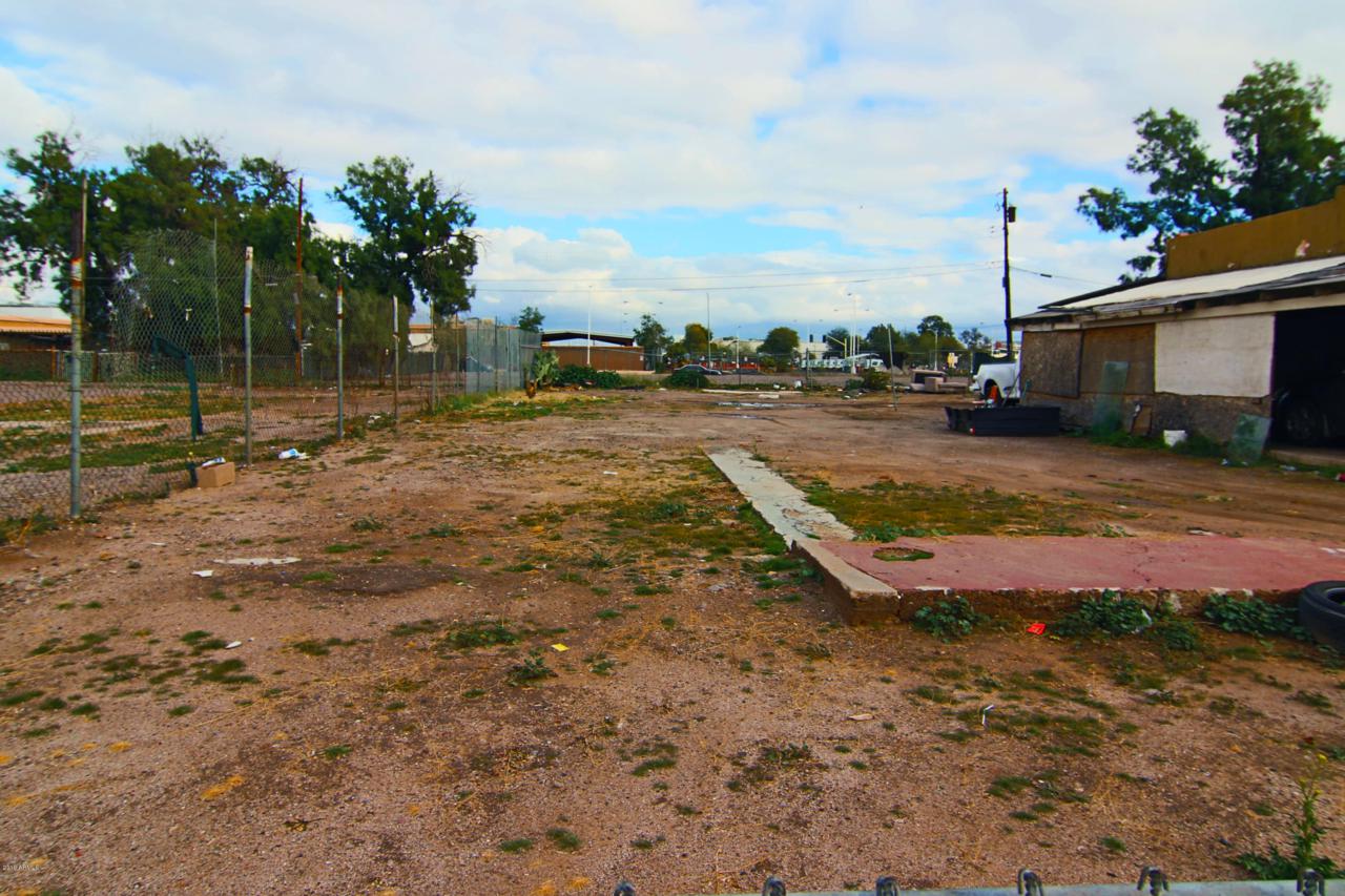 1423 13TH Place - Photo 1