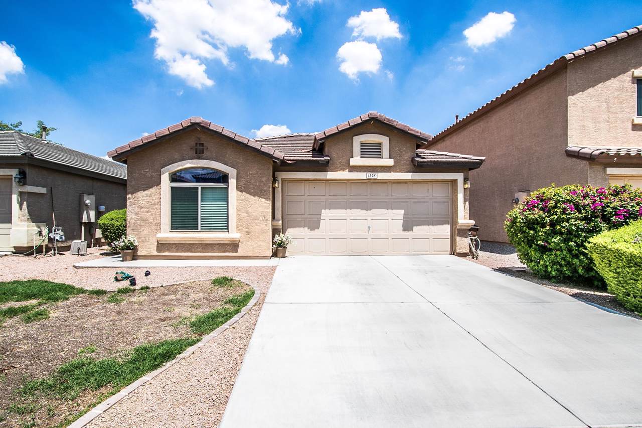 1396 Leslie Avenue - Photo 1