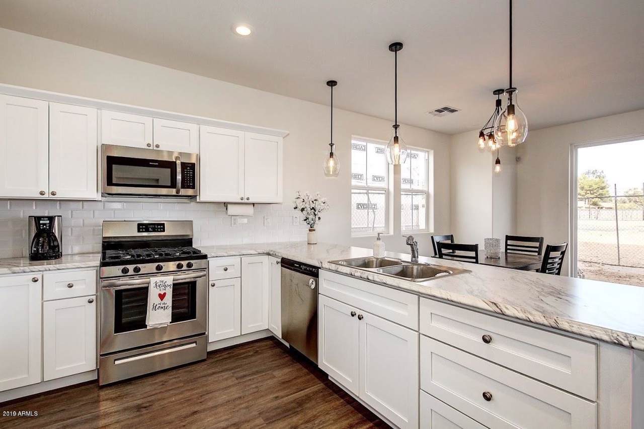 3218 Glendale Avenue - Photo 1