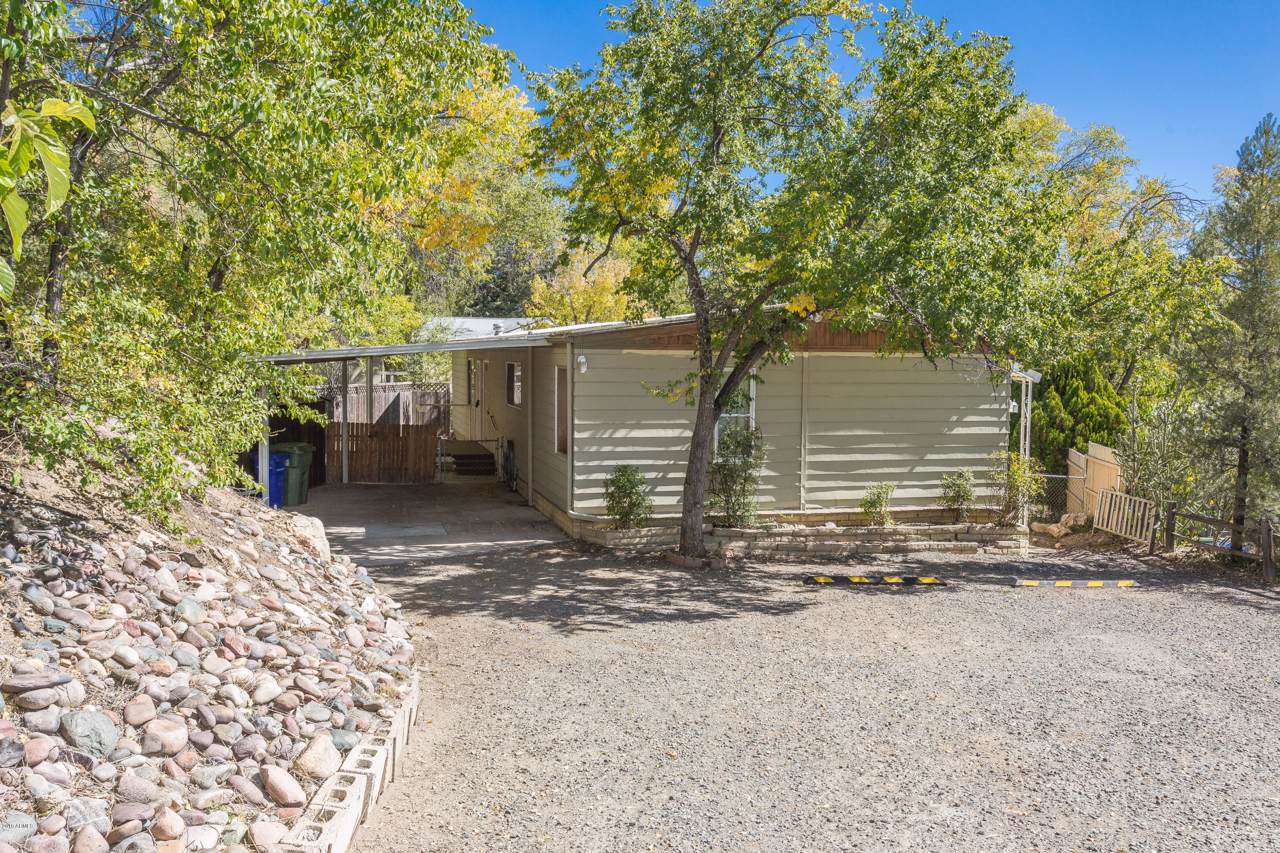905 Oak Terrace Drive - Photo 1