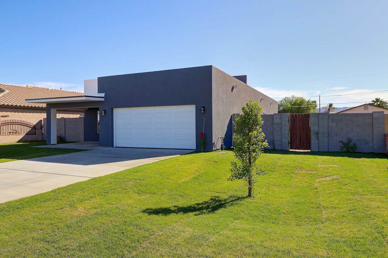 2621 Jones Avenue - Photo 1