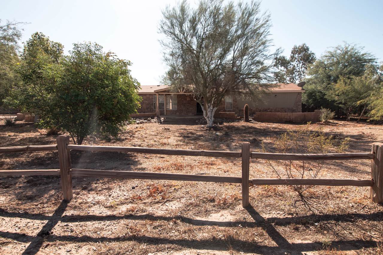 16811 Barwick Drive - Photo 1