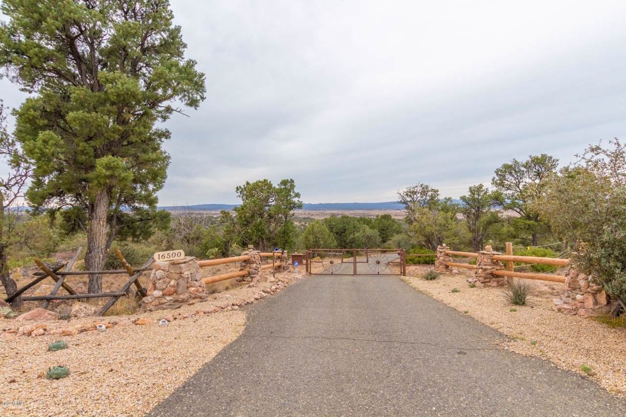 16500 Petroglyph Road - Photo 1