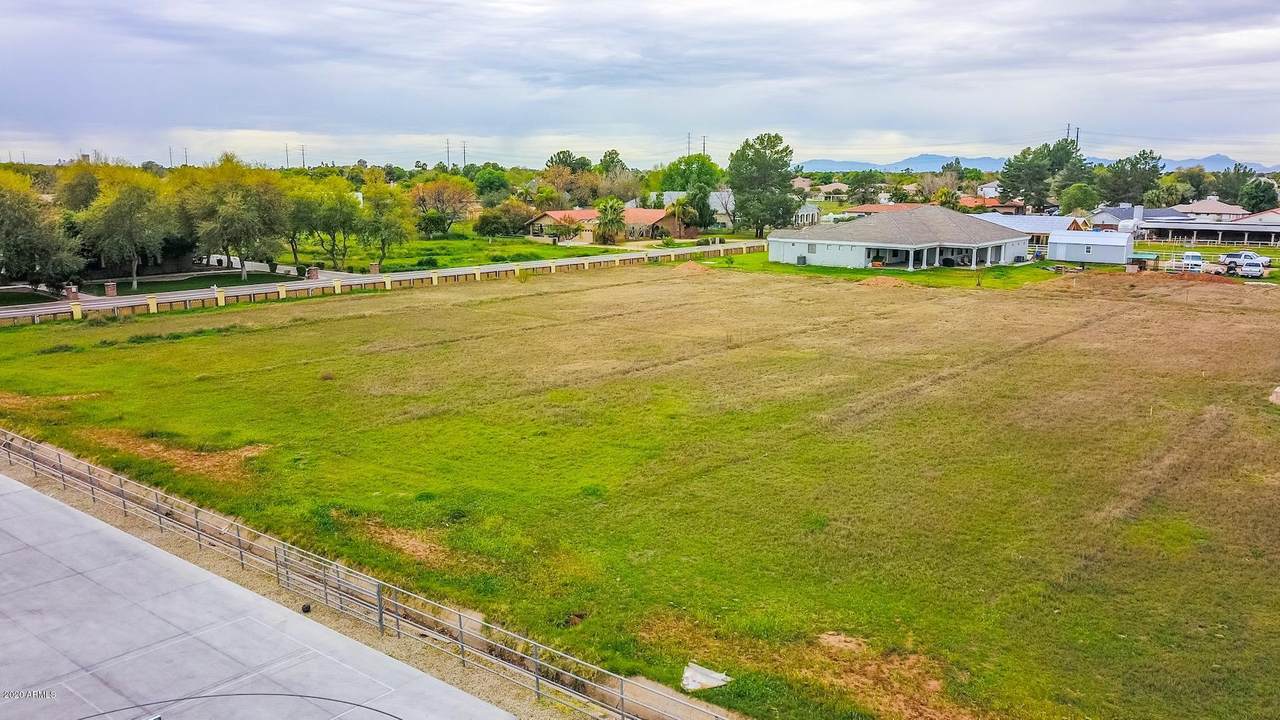 000 Vaughn Avenue - Photo 1