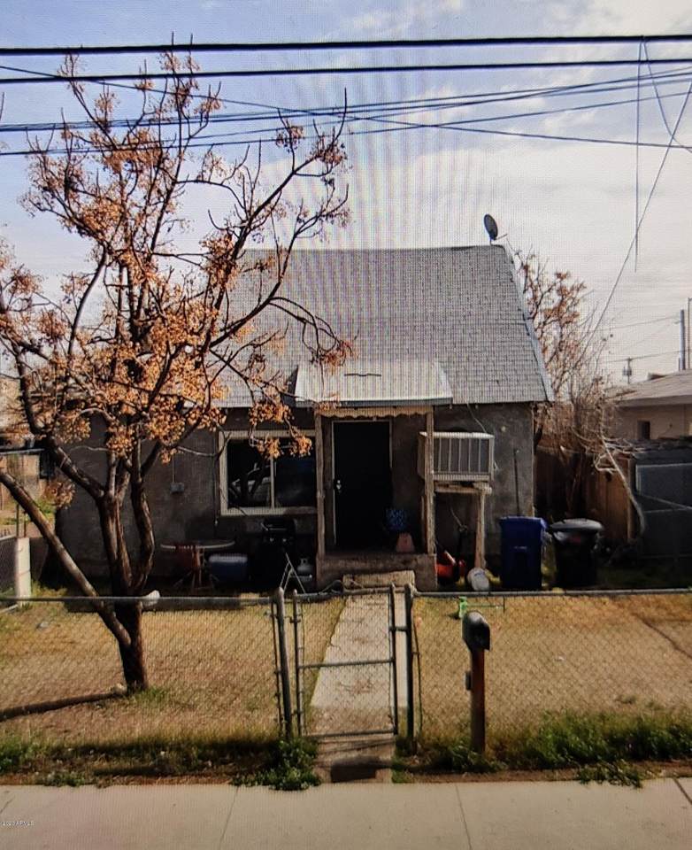 555 Macdonald Road - Photo 1