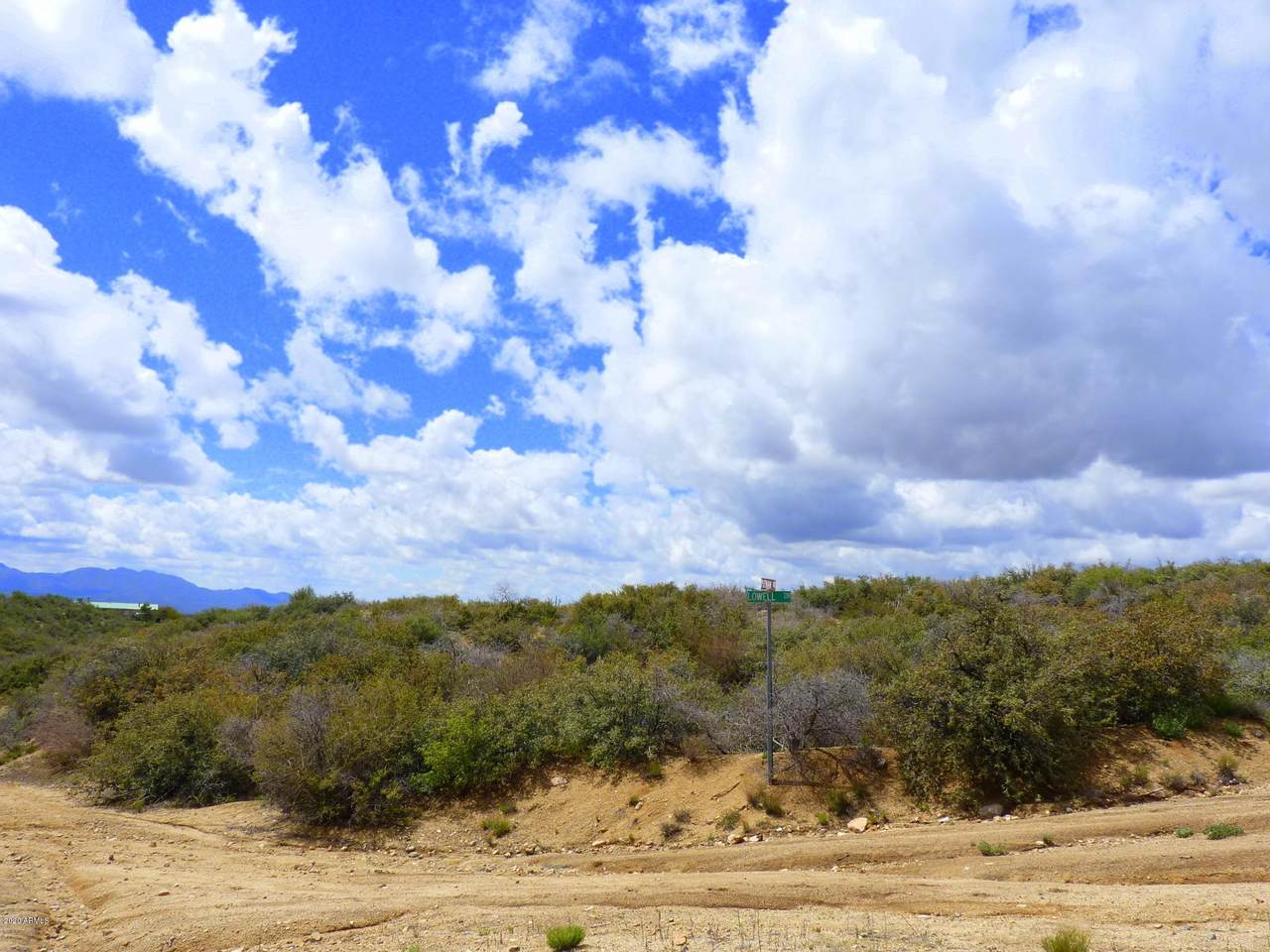 8080 Putnam Road - Photo 1