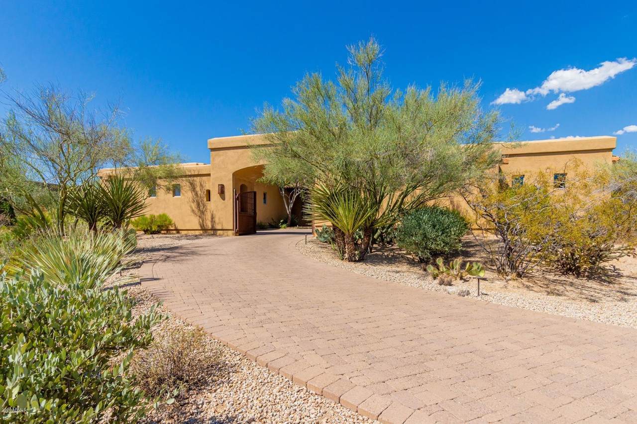 8300 Dixileta Drive - Photo 1