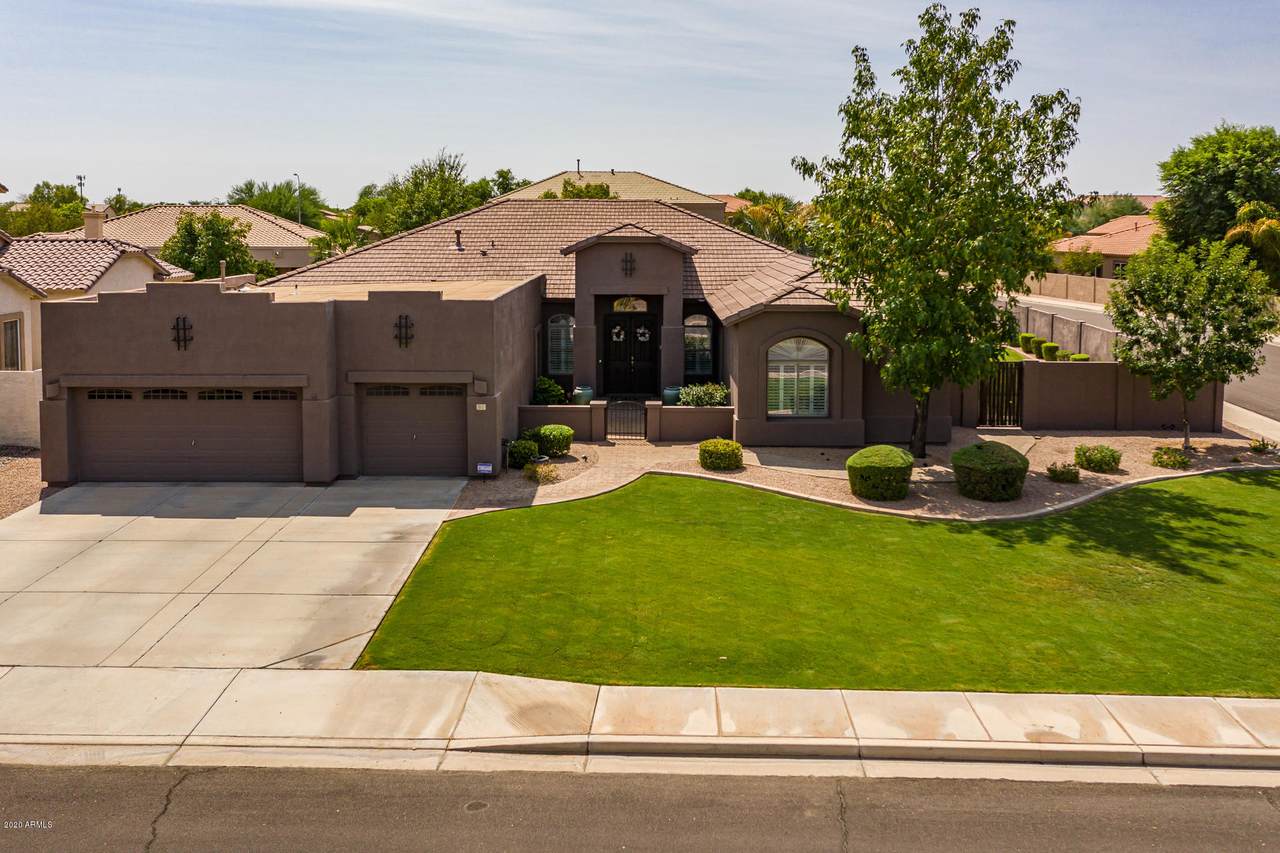 913 Elmwood Place - Photo 1