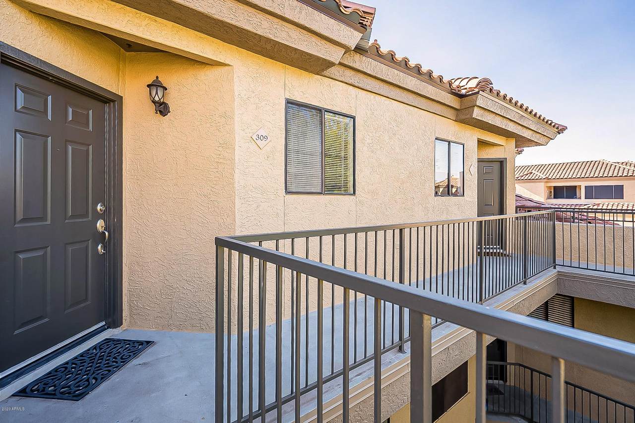 4925 Desert Cove Avenue - Photo 1
