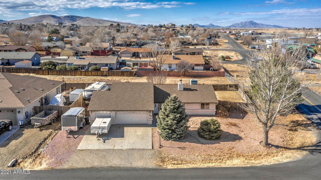 5700 Roadrunner Drive - Photo 1