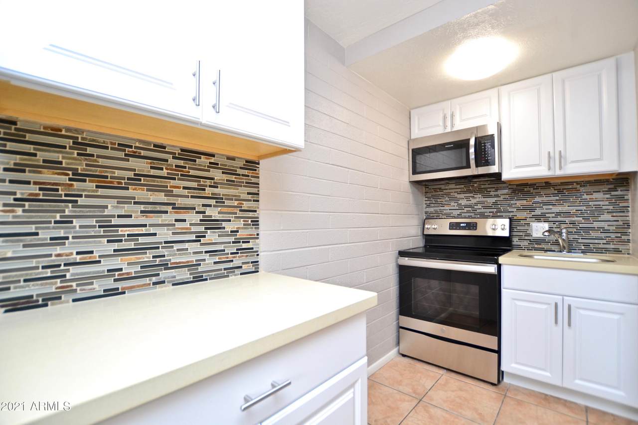 604 Roosevelt Street - Photo 1